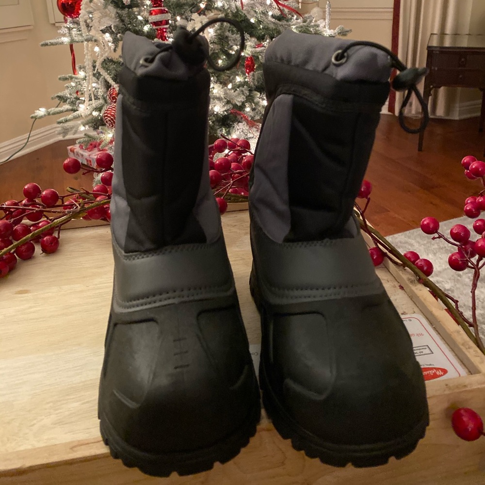 kids rain/snow boots. Size 2
